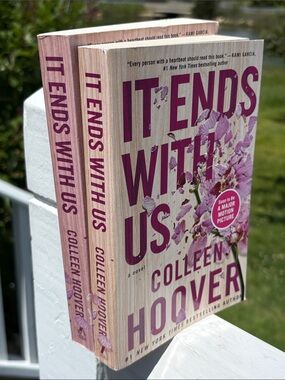 It Ends With Us Colleen Hoover Paperback